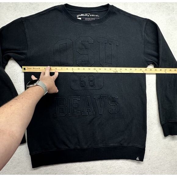 Oregon State Beavers Sweatshirt Womens XL Black Embossed 3D Logo OSU - Picture 3 of 6